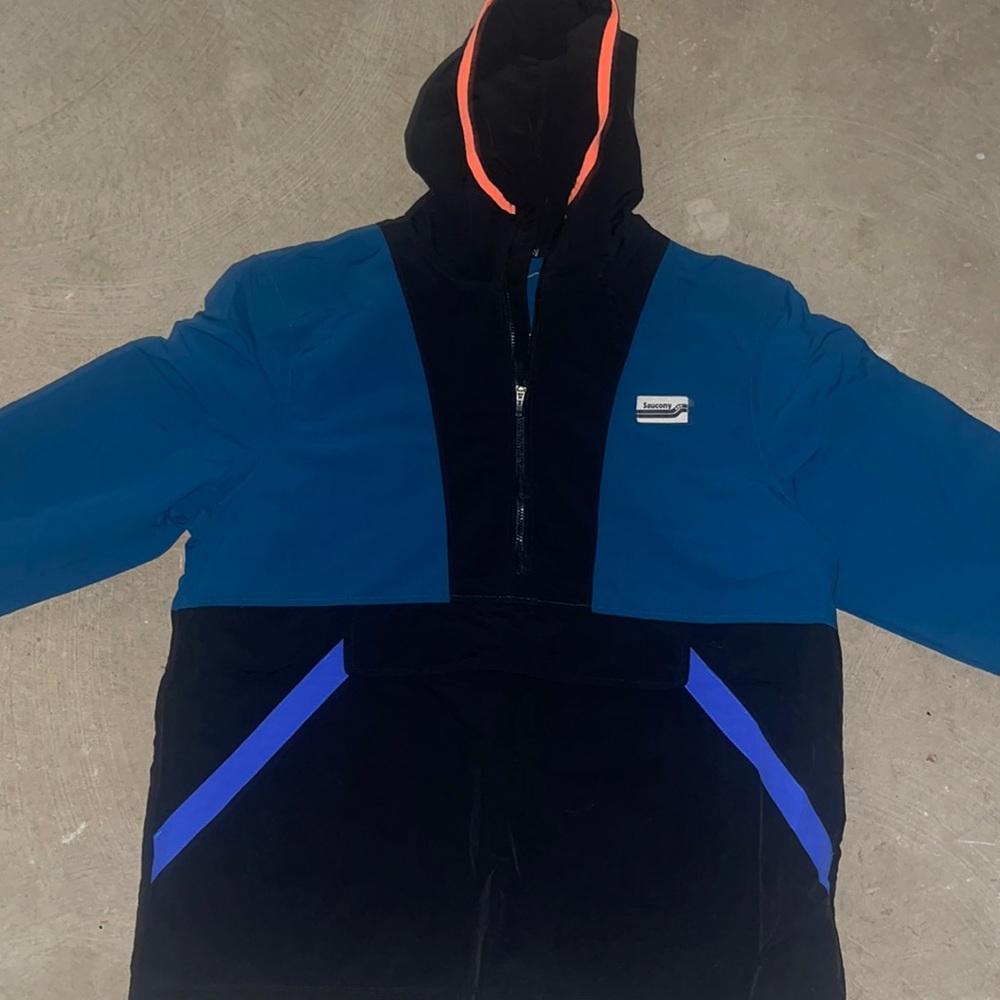 Saucony wind breaker
